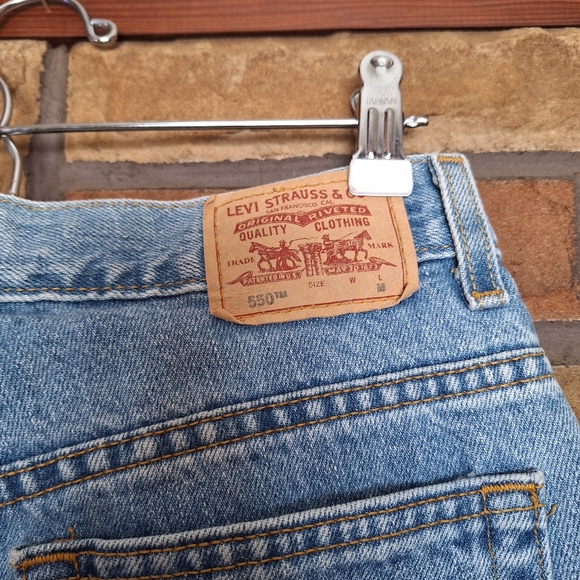 Levi's 550 Classic Relaxed Tapered Leg Jean - Picture 5 of 10